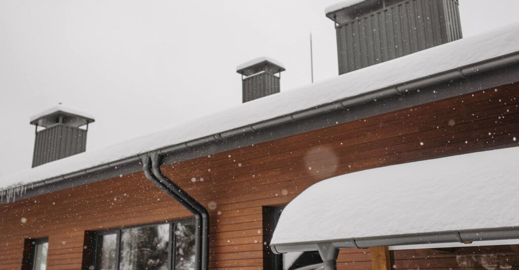 Roofline with large amounts of snowfall piled up