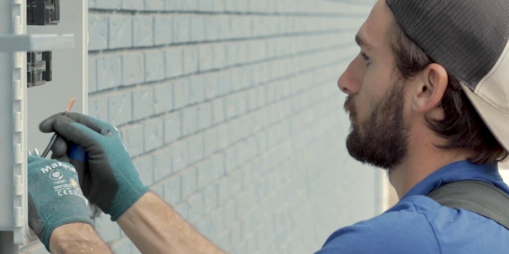 Solar Wiring in Series or Parallel for Optimal Energy Output-4