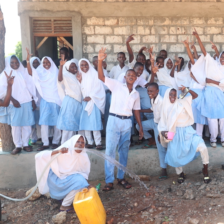 Kiunga_students blue raven solar gives back to kiunga students