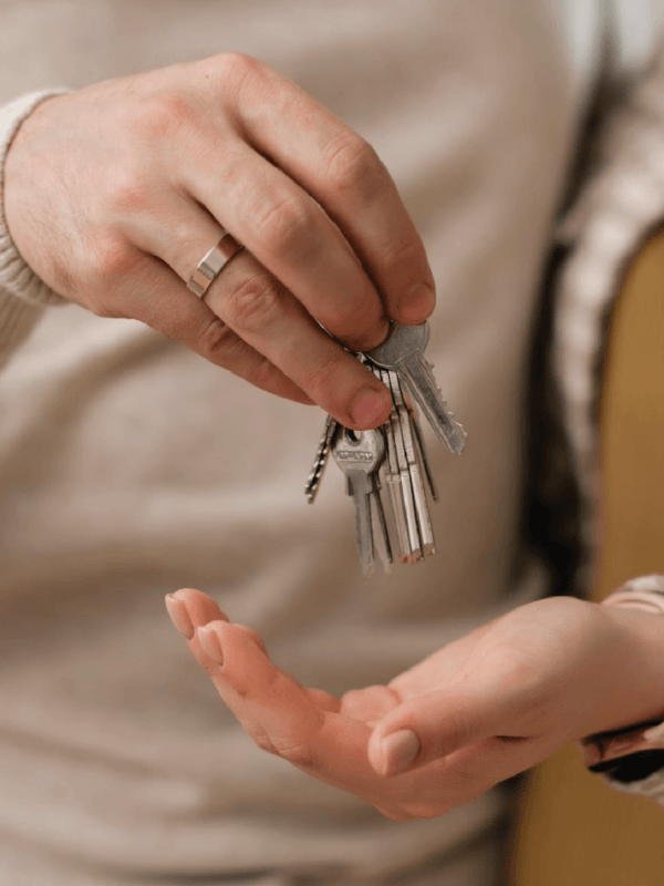 Transferring of house keys between two hands